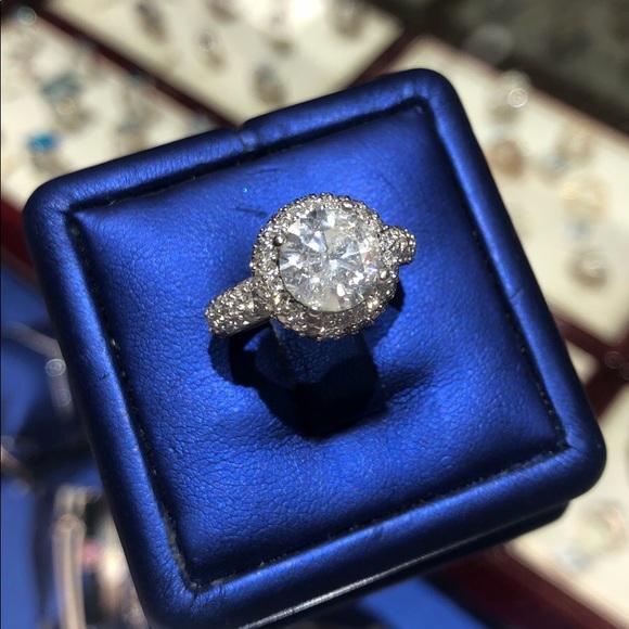 Engagement Ring 18k 3.68ct Total with Center!!! - Picture 6 of 10